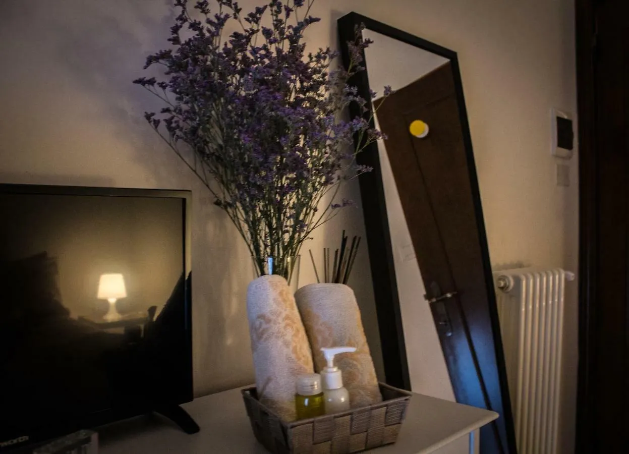 A Due Passi Dal Lumiere Bed & Breakfast Bologna Italy