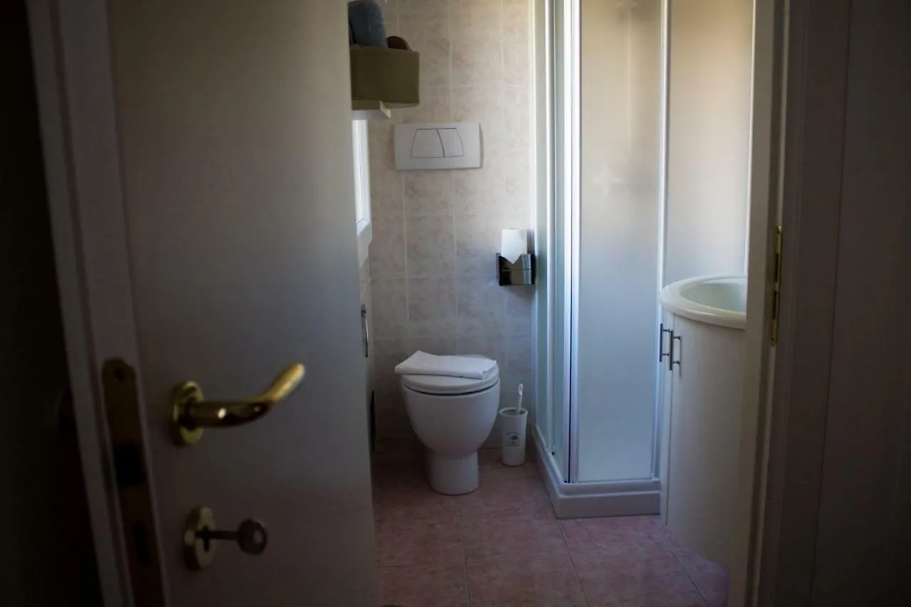 A Due Passi Dal Lumiere Bed & Breakfast Bologna 0*,